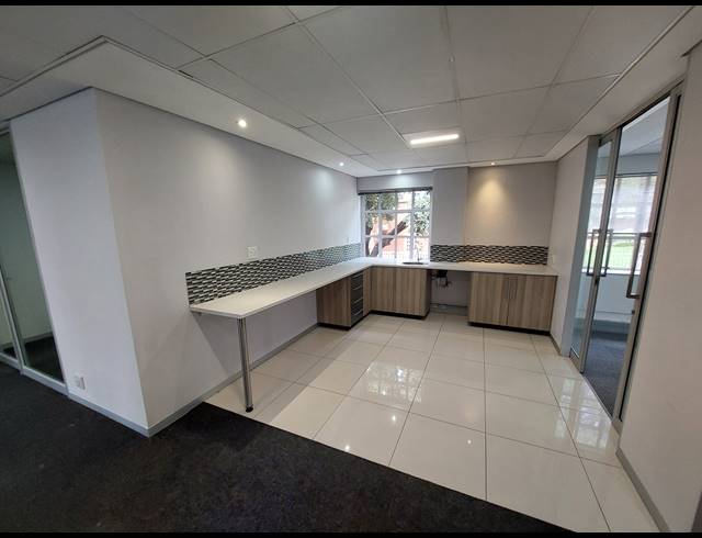283M² OFFICE TO LET IN BRYANSTON